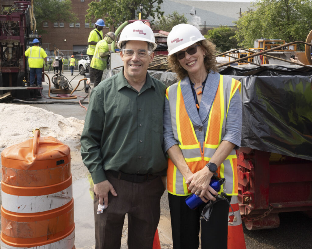 布鲁克林学院's Alan Gilbert, Senior Vice President for Finance and Administration, and Carrie Sadovnik, Director of Environmental Health and Safety/Sustainability, have been instrumental in supporting initiatives, projects, and programs on the campus that encourage sustainability, helping to make 布鲁克林学院 one of the most green campuses in the country.